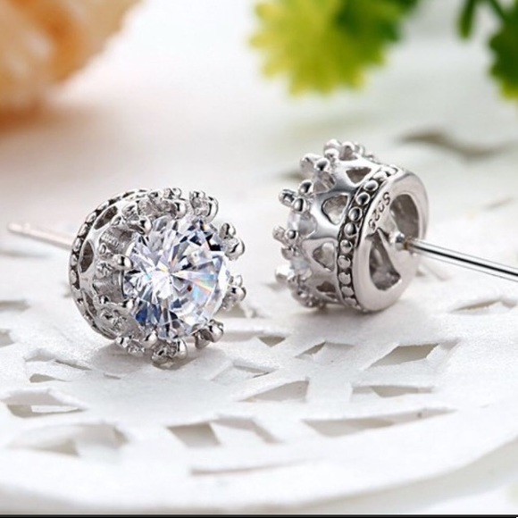 everrealli Jewelry - Silver Round Diamond Royal Crown Stud Earrings